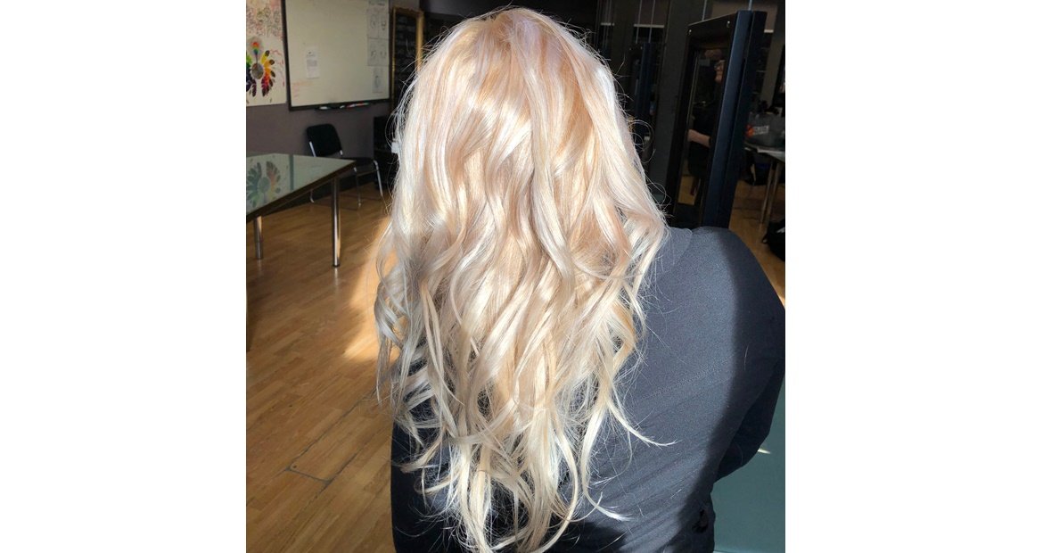 Mechas platinadas no cabelo loiro